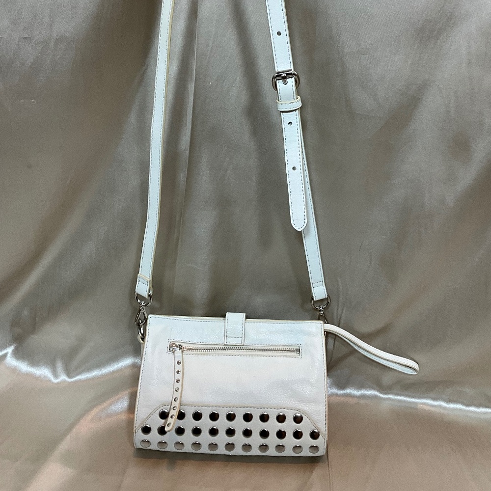 Linea Pelle crossbody studded white scalloped crossbody.    8-H3Cb